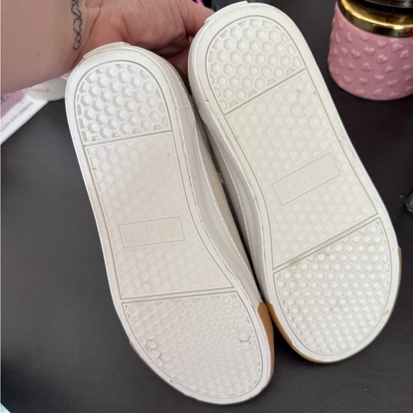 Boys size 5 Old Navy Tan Sneakers never worn - Picture 3 of 4